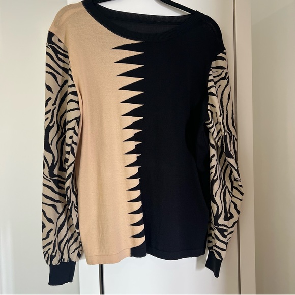 BLACK BEIGE KNITTED TOP WITH PRINTED SLEEVES SIZE S/M - Picture 1 of 10